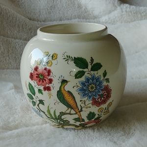 Vintage Sadler vase